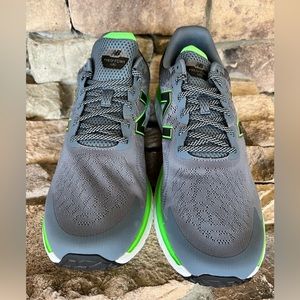 Brand New New Balance Mens Size 15 Running Shoes